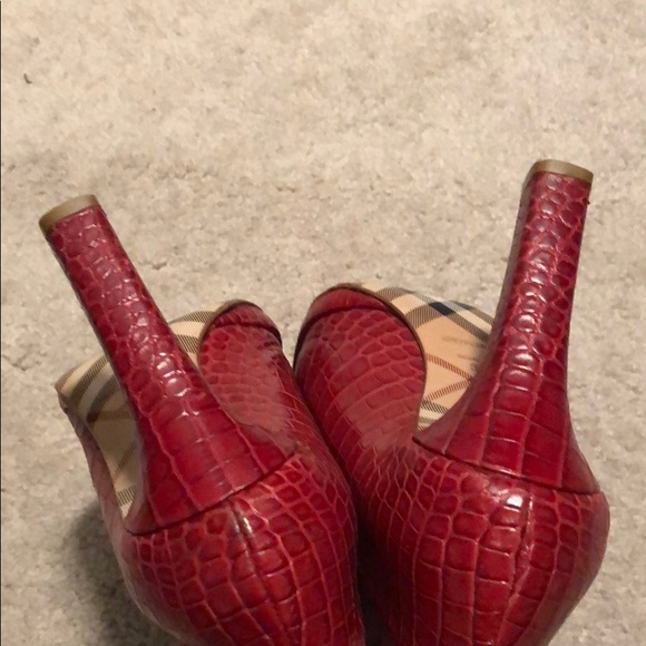 Burberry red crocodile leather pump - Picture 4 of 6
